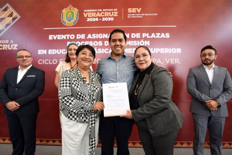 Asignan 110 plazas docentes bajo un proceso transparente y equitativo