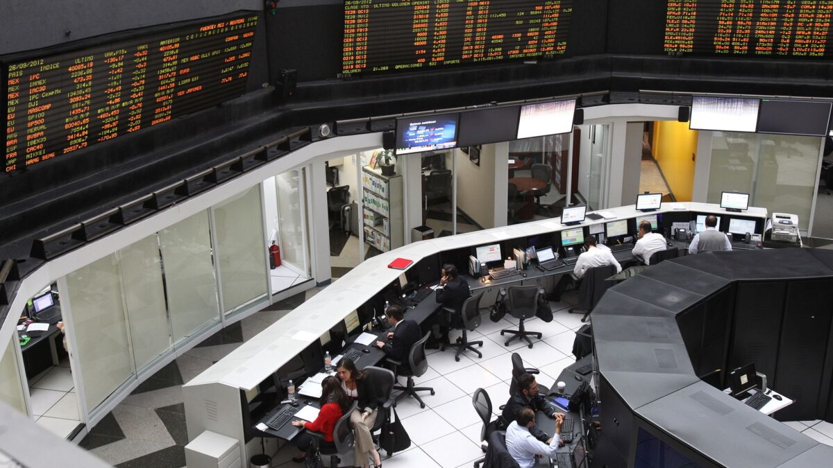 La Bolsa mexicana se desploma 2.11% en línea con los mercados de EE.UU.
