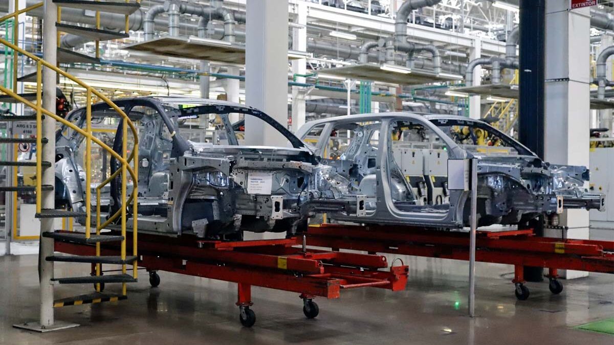 EU retrasa hasta el 2 de abril aranceles a automóviles procedentes de México y Canadá