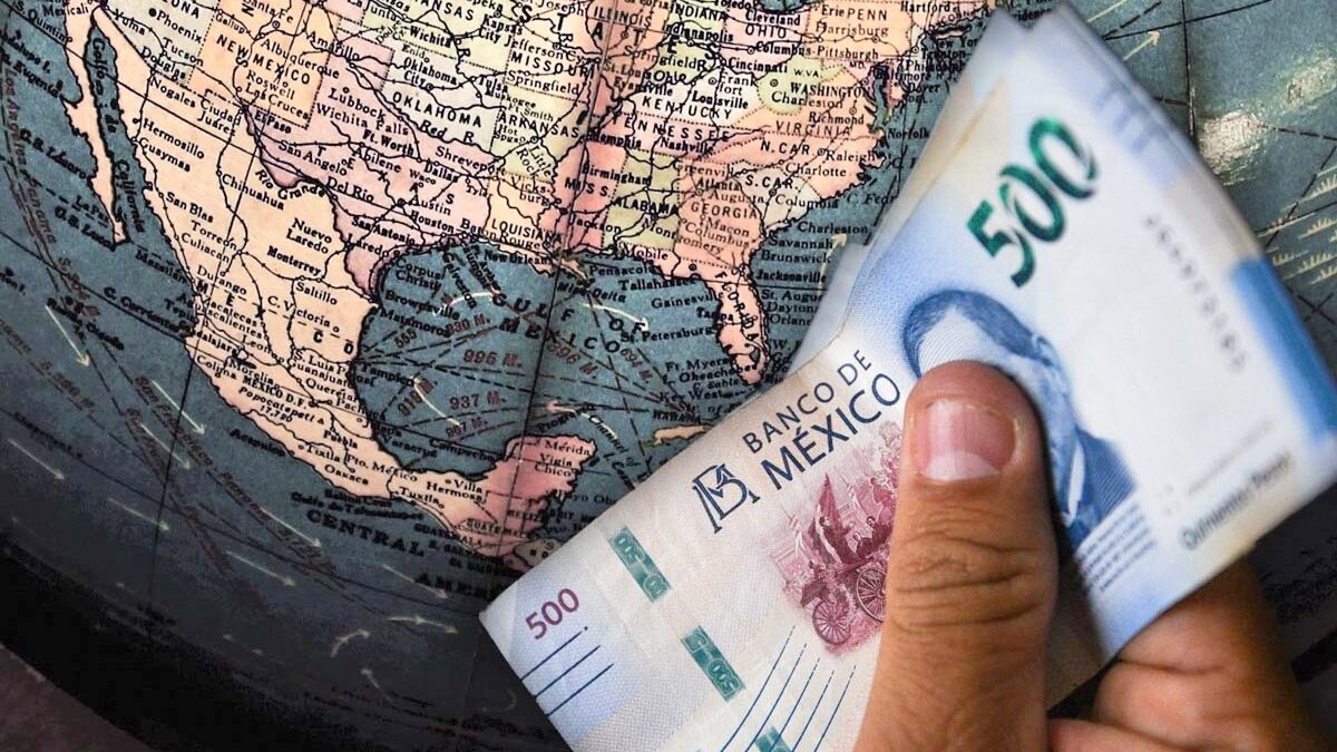 Peso mexicano sube y bolsa cae levemente