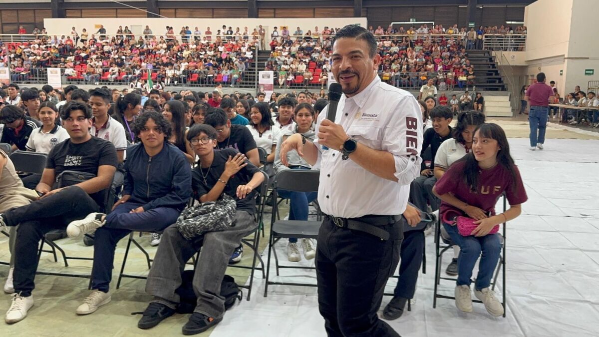 Educación y amor a nuestros hijos, pilares de su desarrollo y bienestar: Gómez Cazarín