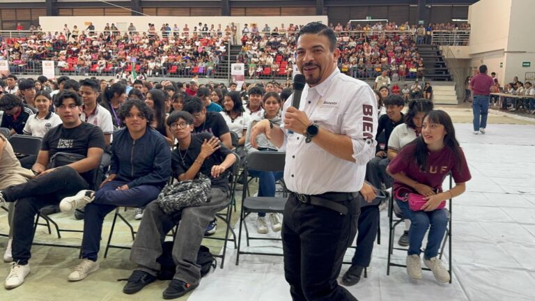 Educación y amor a nuestros hijos, pilares de su desarrollo y bienestar: Gómez Cazarín