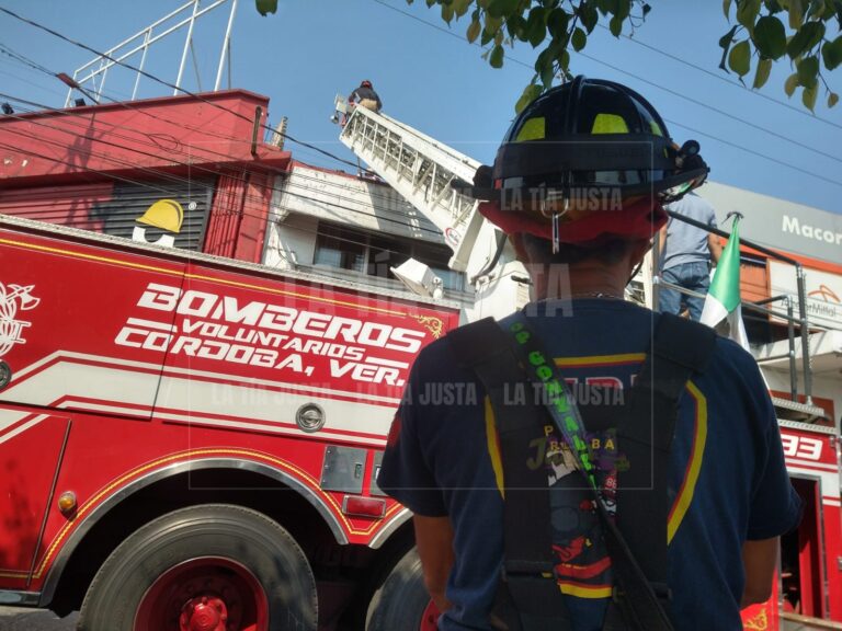 LO RESCATA BOMBEROS TRAS RECIBIR DESCARGA ELÉCTRICA
