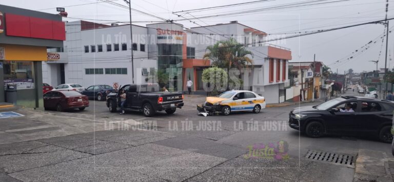 CHOCA CAMIONETA Y TAXI