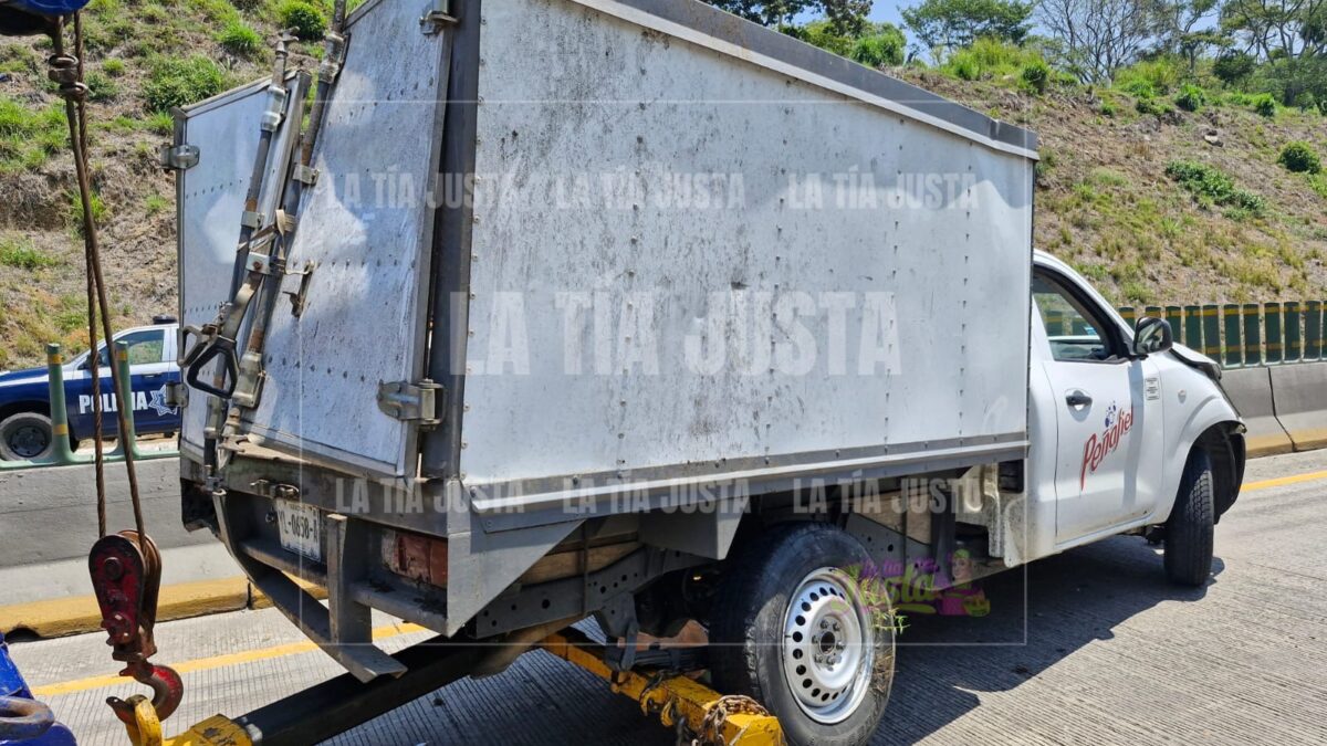 VUELCA CAMIONETA EN LA AUTOPISTA CÓRDOBA – ORIZABA