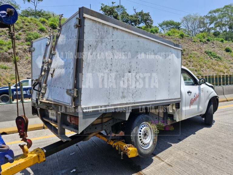 VUELCA CAMIONETA EN LA AUTOPISTA CÓRDOBA – ORIZABA