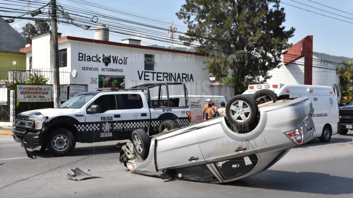 Choca particular y patrulla en Camino Nacional