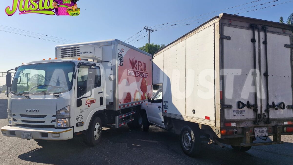 ACCIDENTE ANGULAR EN LA CARRETERA CÓRDOBA-CUITLÁHUAC PROVOCA DAÑOS MATERIALES Y TRÁFICO LENTO EN AMATLÁN.