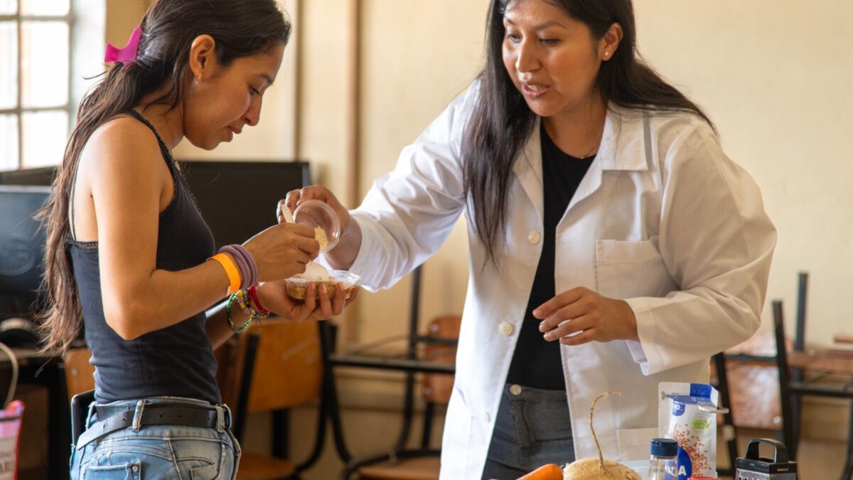 Participan madres de familia en taller de Alternativas para una Vida Saludable