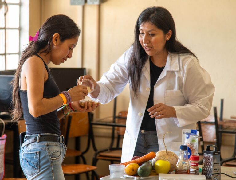 Participan madres de familia en taller de Alternativas para una Vida Saludable
