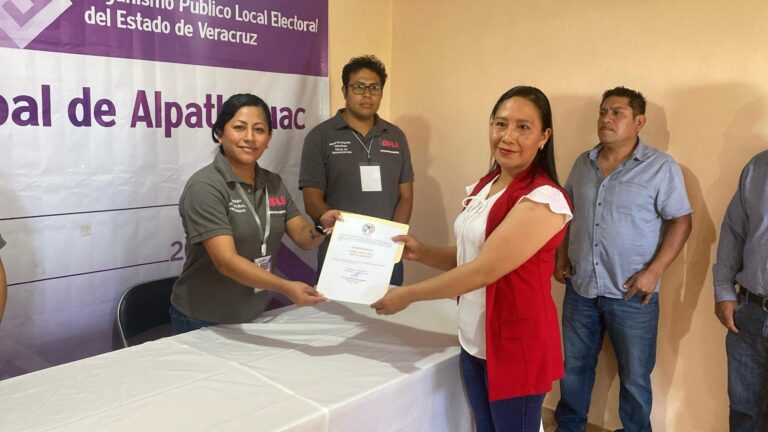 María Bernarda es candidata del PRI a la presidencia municipal de Alpatlahuác