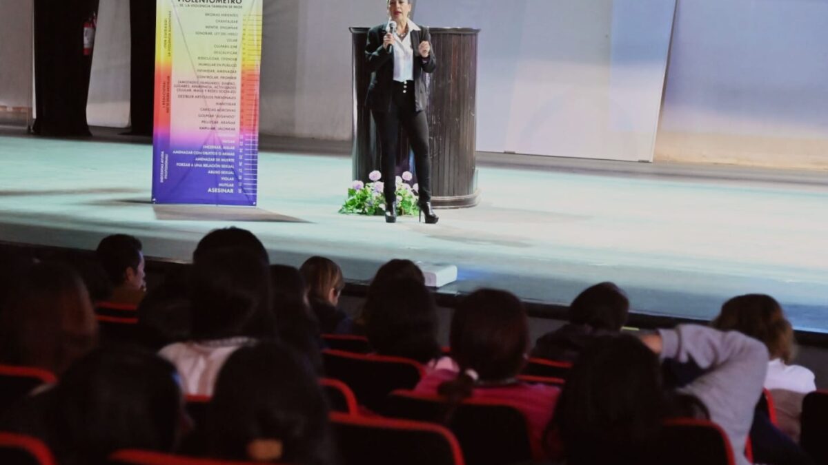 Llevan plática de Prevención, Detección y Actuación de la Violencia de Género Contra las Mujeres a estudiantes de bachillerato