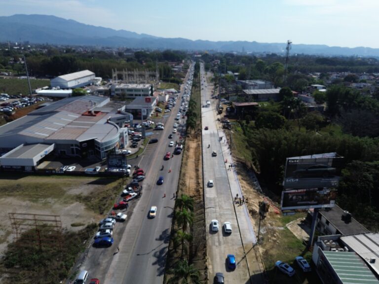 Aperturan la vialidad del boulevard Tratados de Córdoba