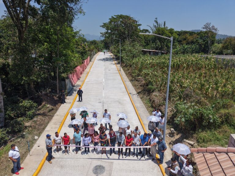 CUMPLE IXTACZOQUITLÁN CON MÁS OBRAS DE BENEFICIO SOCIAL