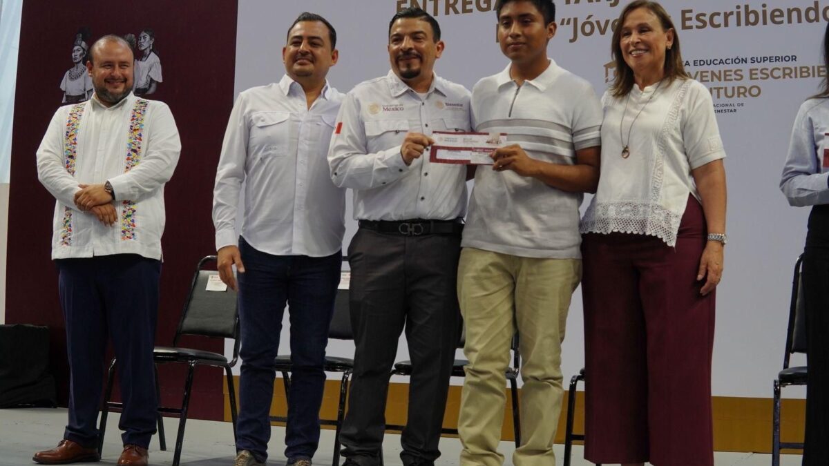 Veracruz, primer lugar nacional en entrega de becas: Gómez Cazarín