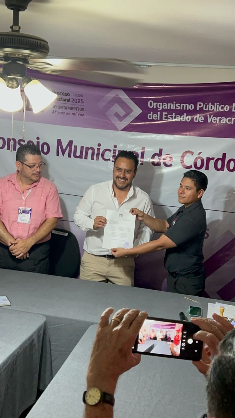 Cumple Enrique Rustrían con protocolo de registro ante OPLE