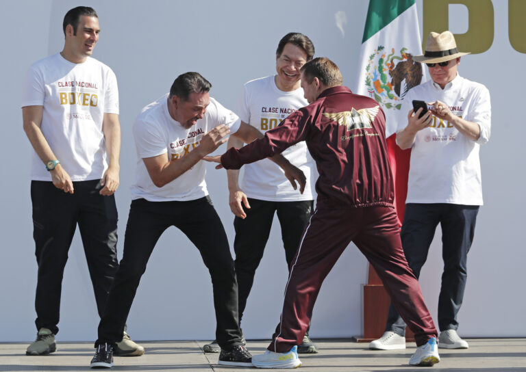 “Hay que decir no a las adicciones y sí al boxeo”, asegura Óscar de la Hoya