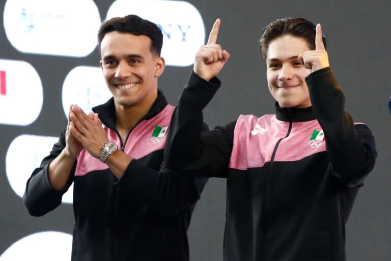 Mexicanos Olvera y Celaya ganan oro en saltos en Guadalajara 