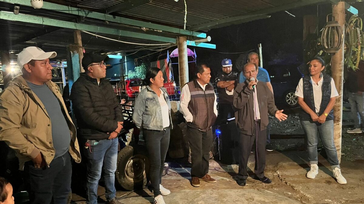 VAN CON ‘VIRI’ EN POTRERILLO