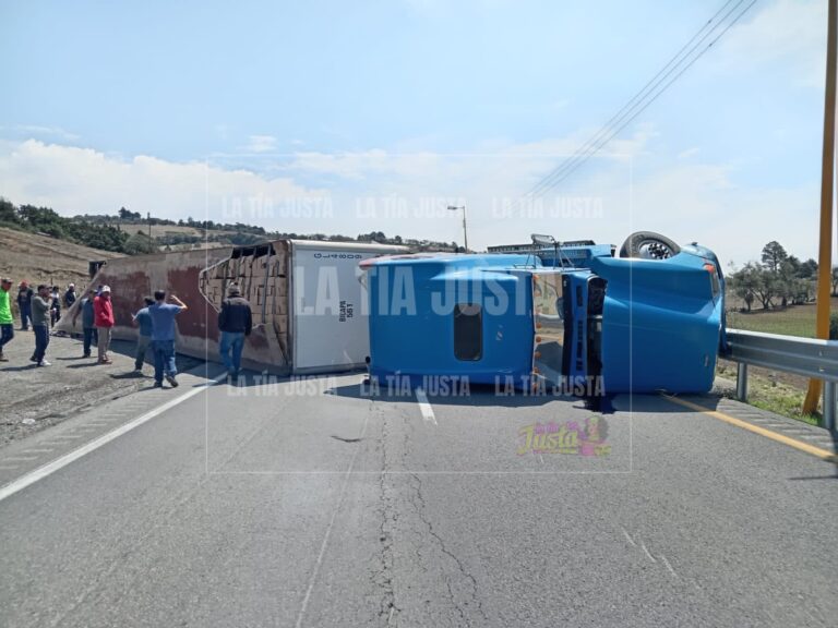 Vuelca tráiler en la Orizaba -Puebla