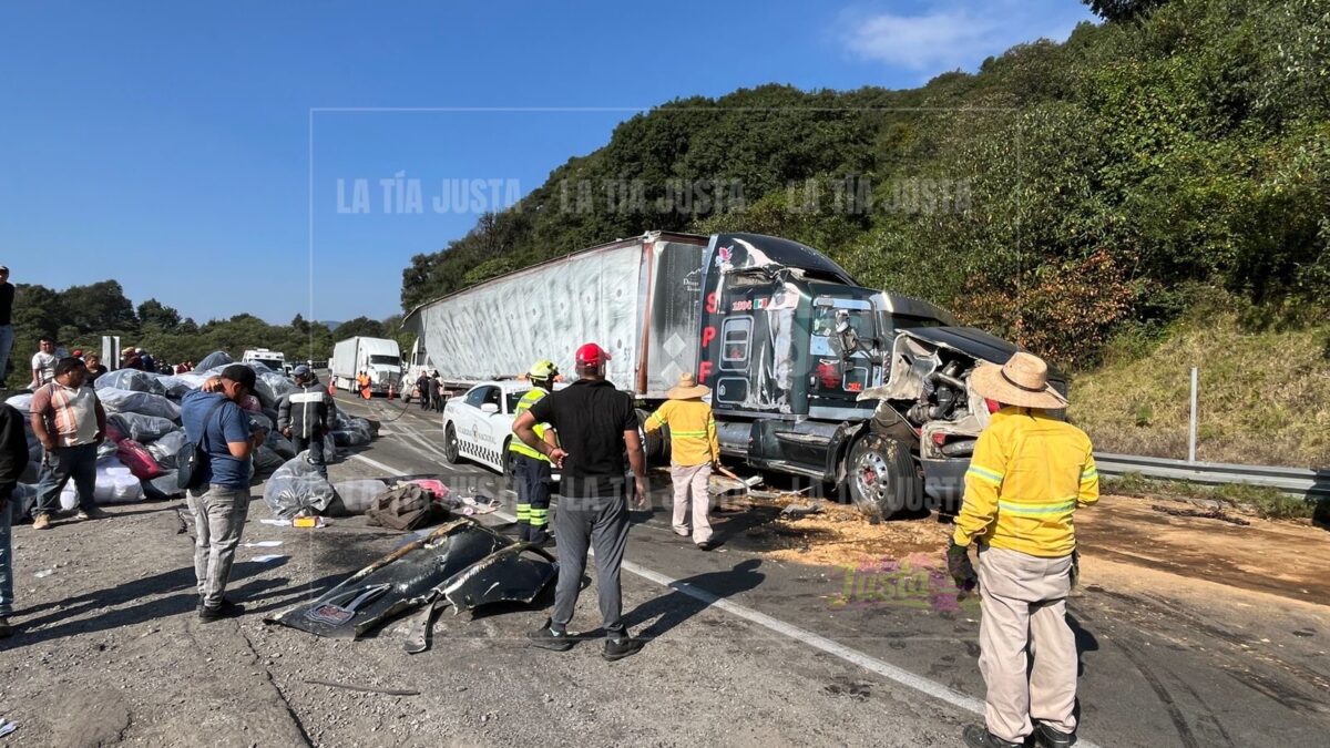 Vuelca tráiler en Las Cumbres de Maltrata