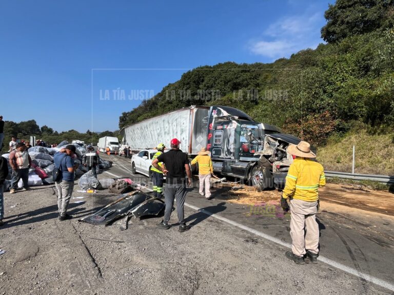 Vuelca tráiler en Las Cumbres de Maltrata
