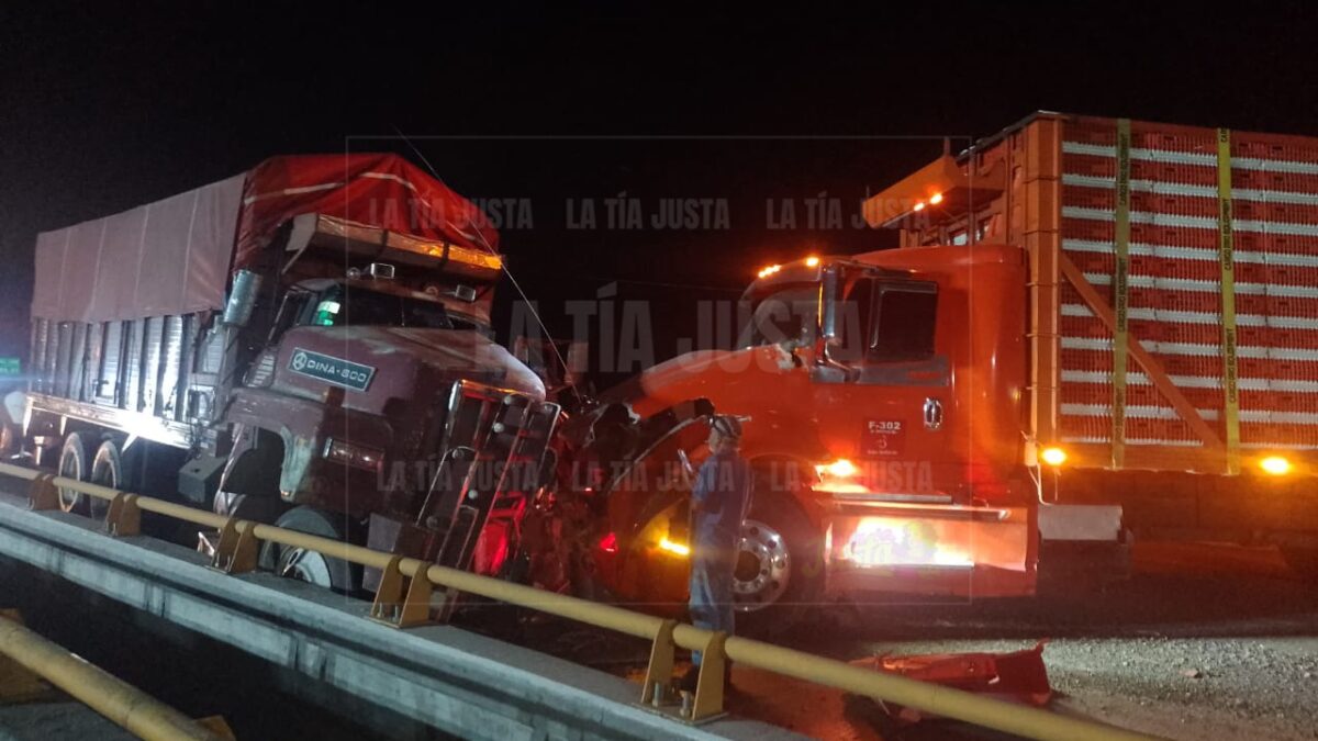 Choque frontal en la autopista 150D Puebla- Orizaba