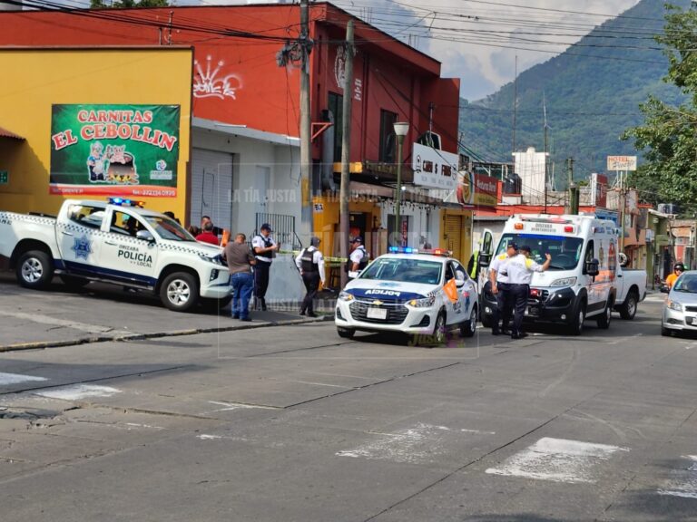 Abuelito fallece repentinamente en banqueta de Orizaba.