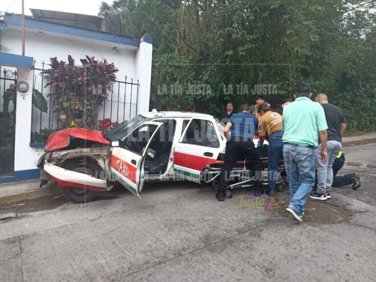 TAXISTA CHOCA CONTRA VEHÍCULO Y TERMINA IMPACTÁNDOSE EN VIVIENDA