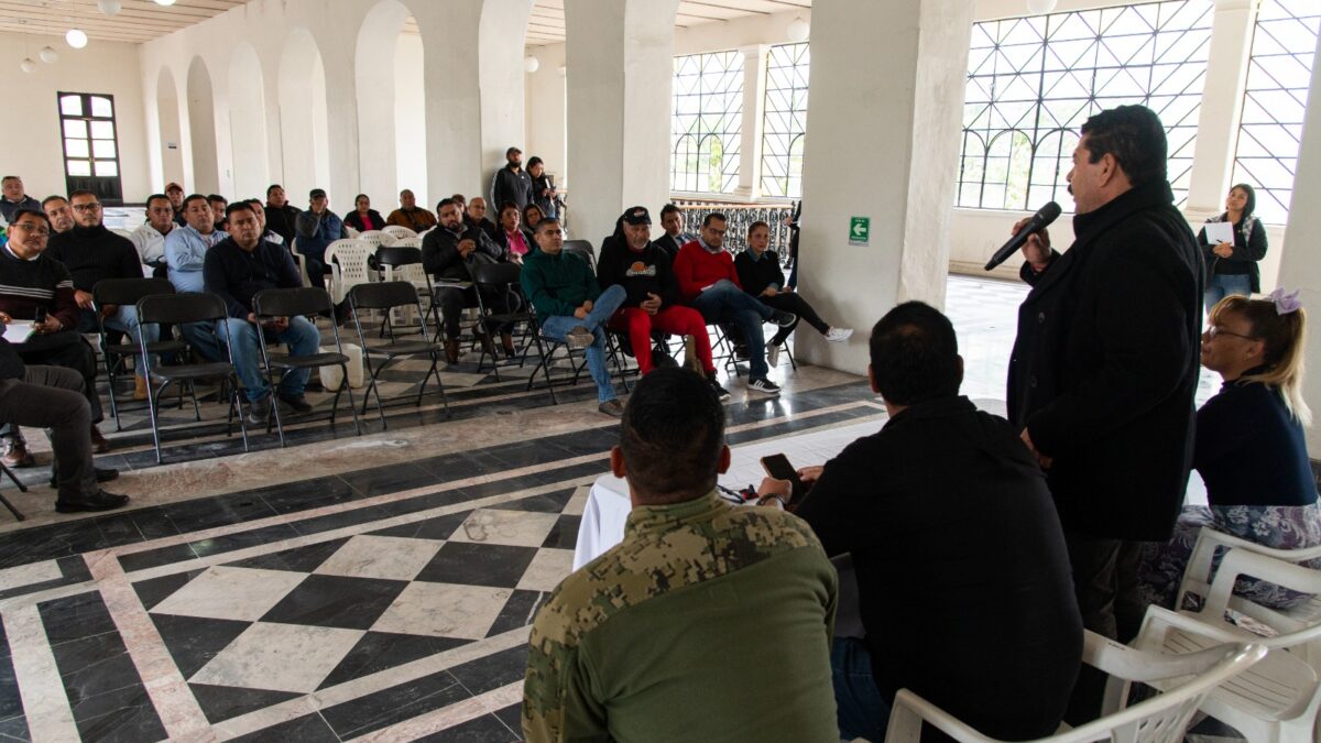 Se reúnen autoridades municipales y educativas para toma de acuerdos del desfile del 21 de mayo