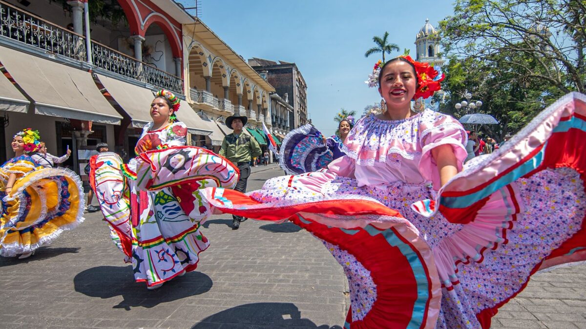 Vive Córdoba desfile del Festival del Folklore 2025