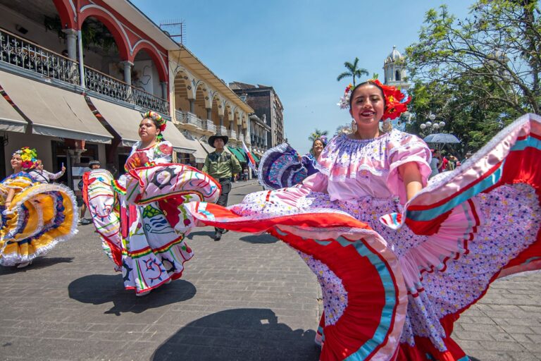Vive Córdoba desfile del Festival del Folklore 2025