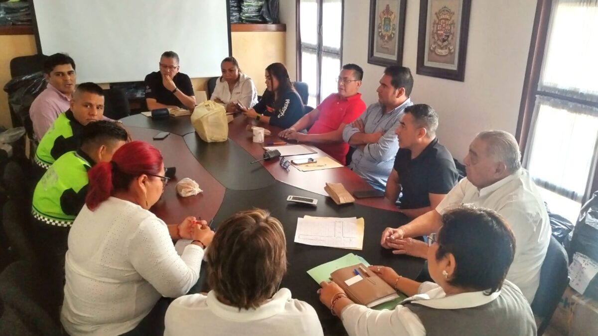 Se reúnen autoridades municipales y dirigentes sindicales para coordinación del desfile por el día del Trabajo