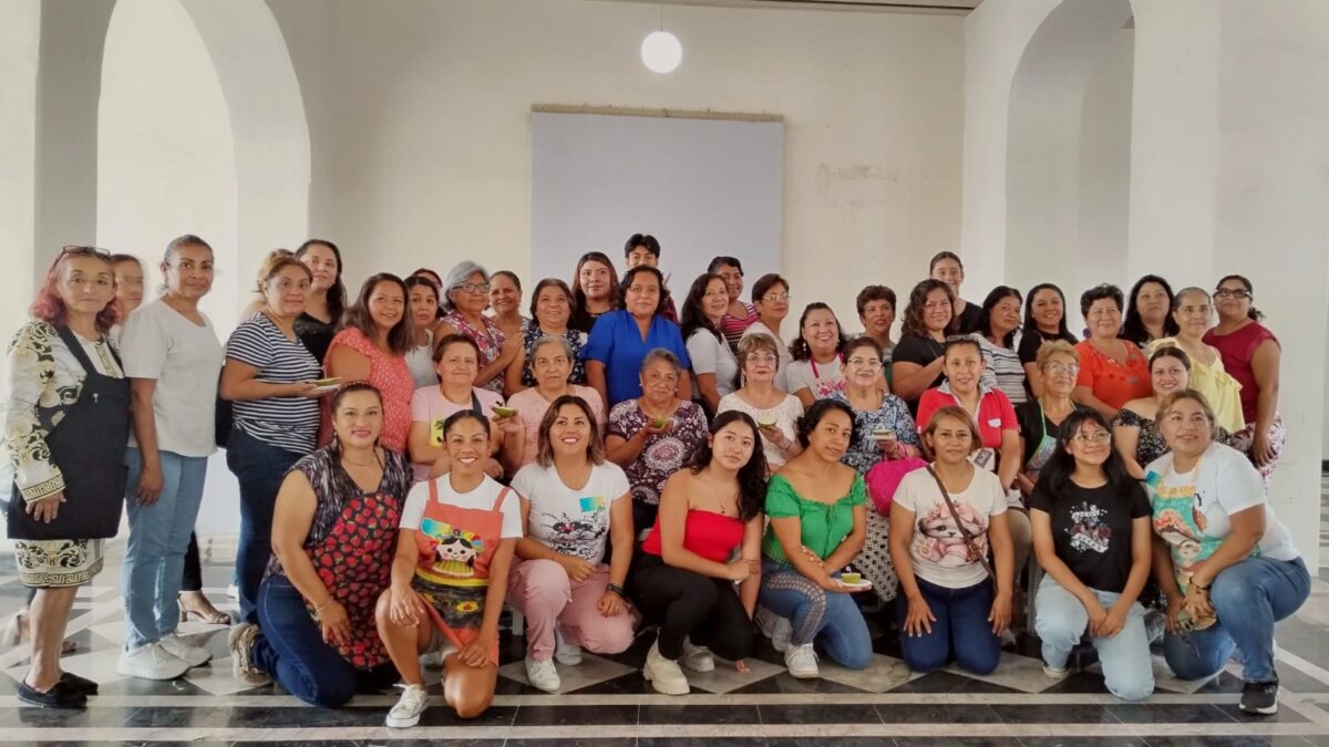 Participan mujeres cordobesas en taller de Velas para Masaje