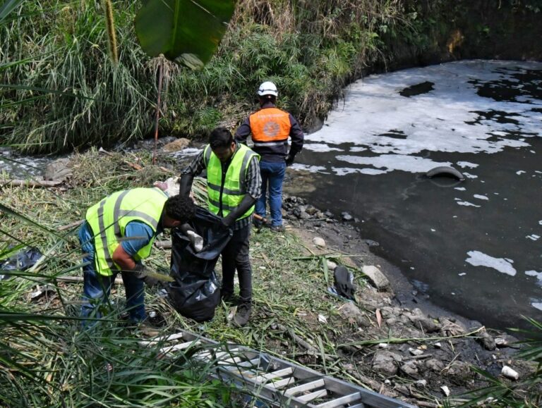 Realizan limpieza de arroyo en Cándido Aguilar