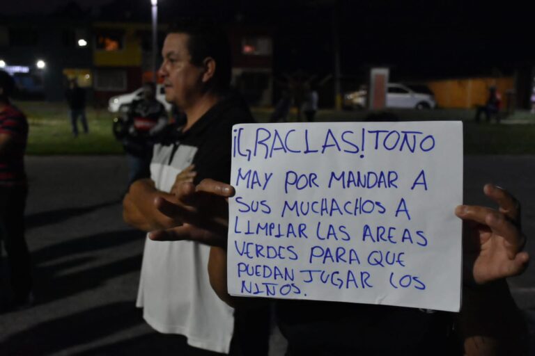 Habitantes de Villas de Rio Blanco piden a Toño May un nuevo mercado para la zona de Vicente Guerrero