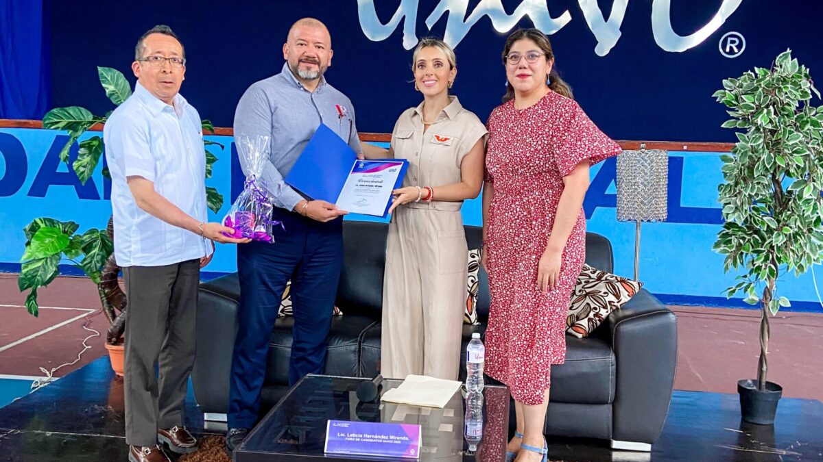 TODO UN ÉXITO LA VISITA DE LETTY HERNÁNDEZ A LA UNIVERSIDAD DEL VALLE DE ORIZABA