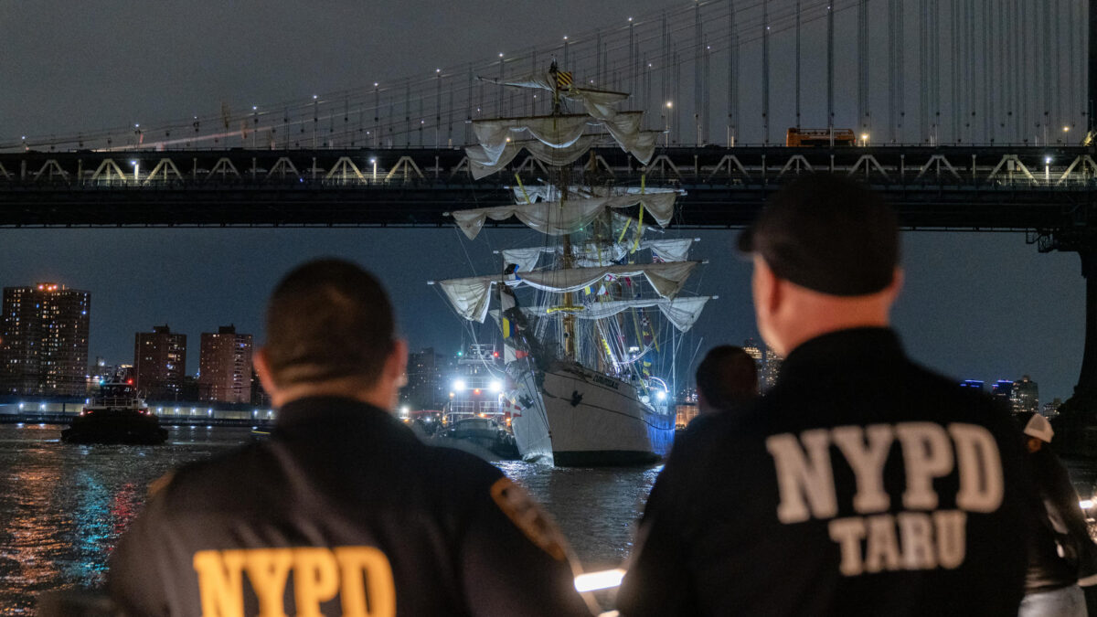 Choque de buque escuela Cuauhtémoc contra puente de Brooklyn