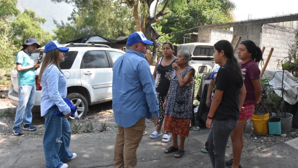 Toño May recorre Unidades Habitacionales de la Colonia Venustiano Carranza y Xicotepec
