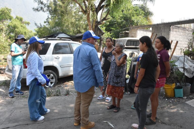 Toño May recorre Unidades Habitacionales de la Colonia Venustiano Carranza y Xicotepec