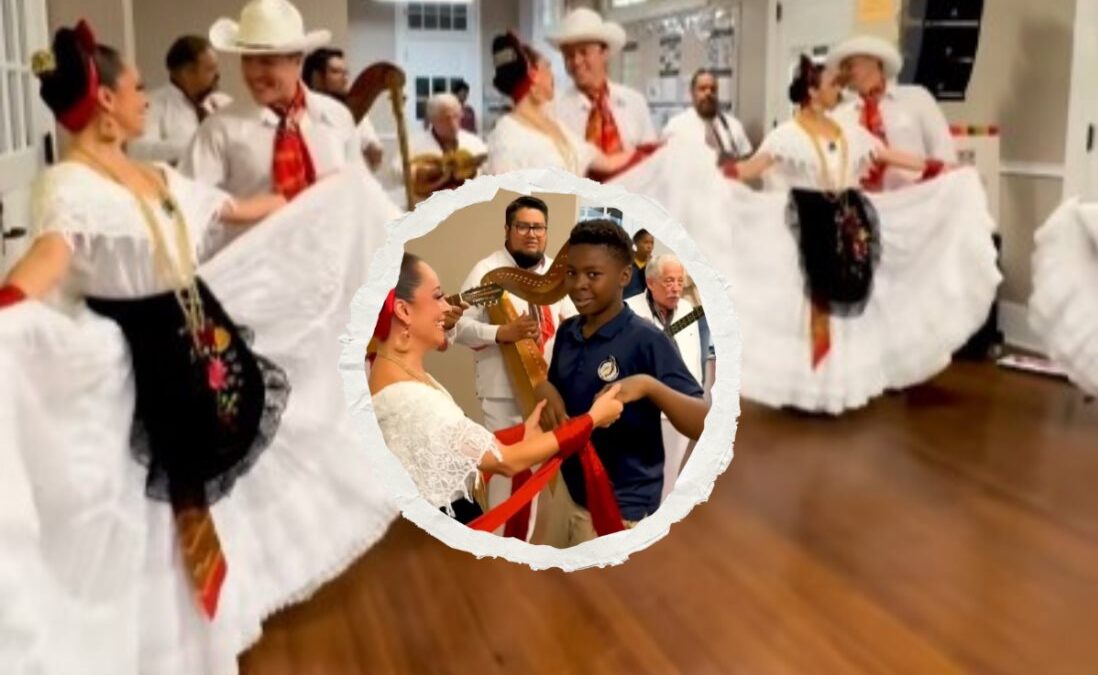 Jarochos sorprenden a niños en escuela de Nueva Orleans | VIDEO