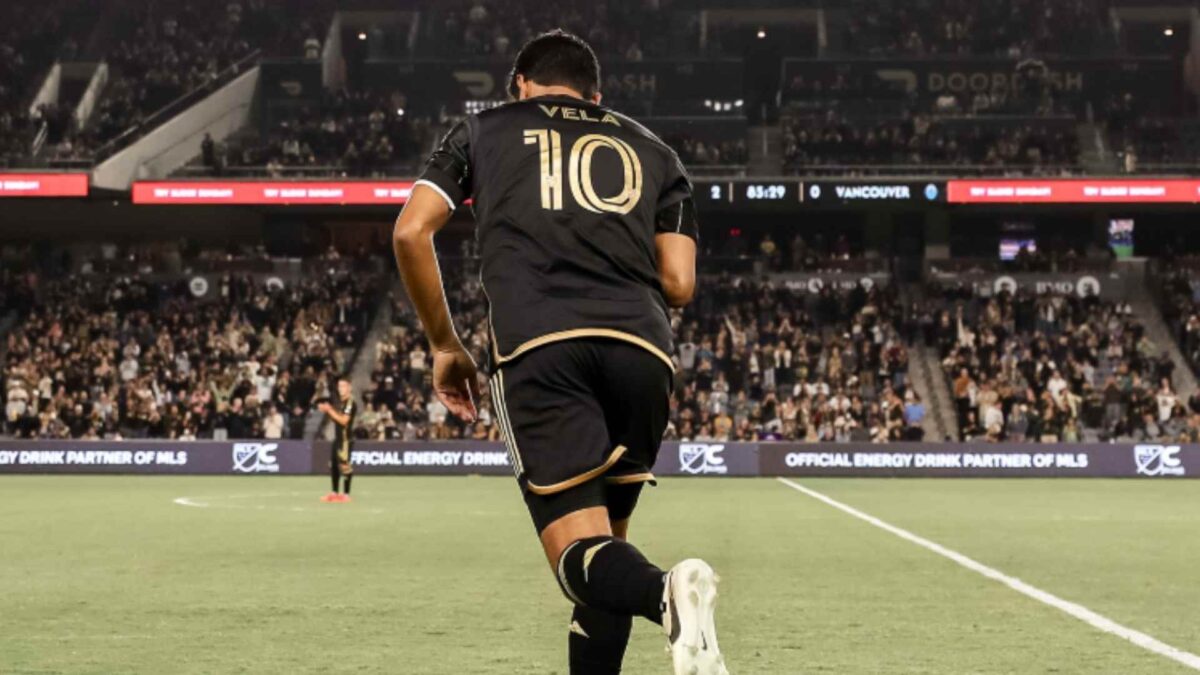 El mexicano Carlos Vela se retira del fútbol