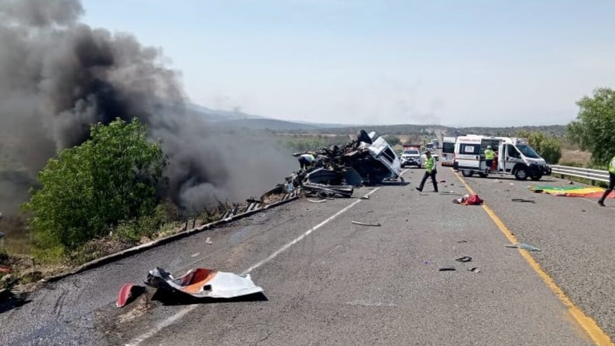 Al menos 21 muertos por trágico accidente en Puebla