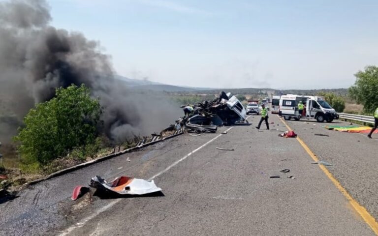 Al menos 21 muertos por trágico accidente en Puebla