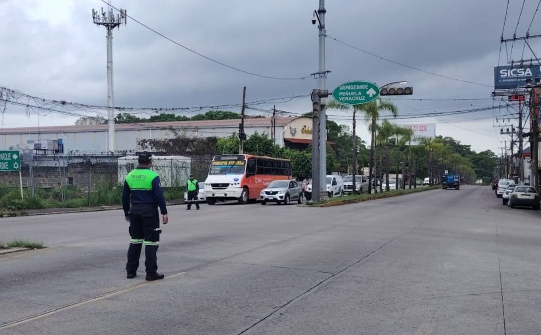 Cambiarán caja de control en semáforo del boulevard 5 de mayo