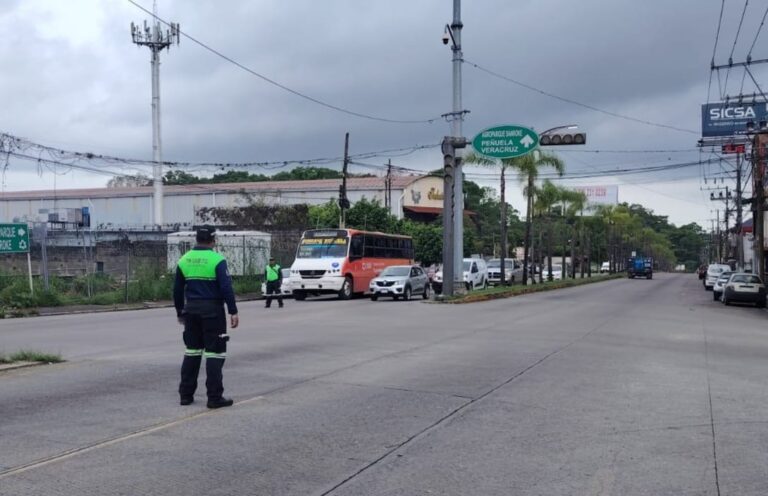 Cambiarán caja de control en semáforo del boulevard 5 de mayo