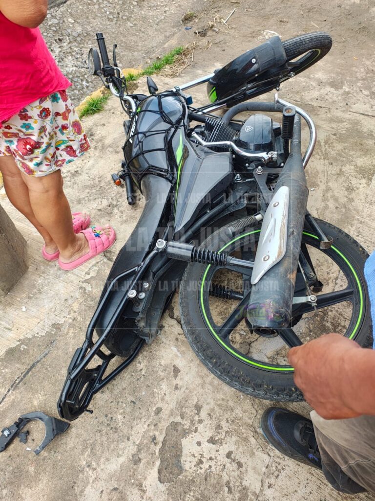 DERRAPA EN SU MOTO Y SALE LESIONADO