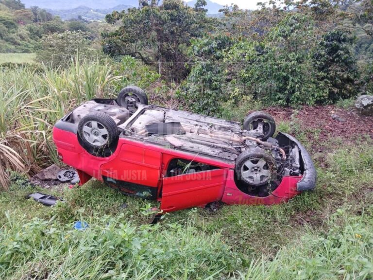Vuelca Automóvil en la Fortín-Huatusco