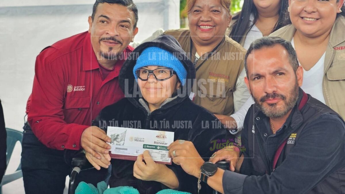 Entregan tarjetas de Bienestar a discapacitados