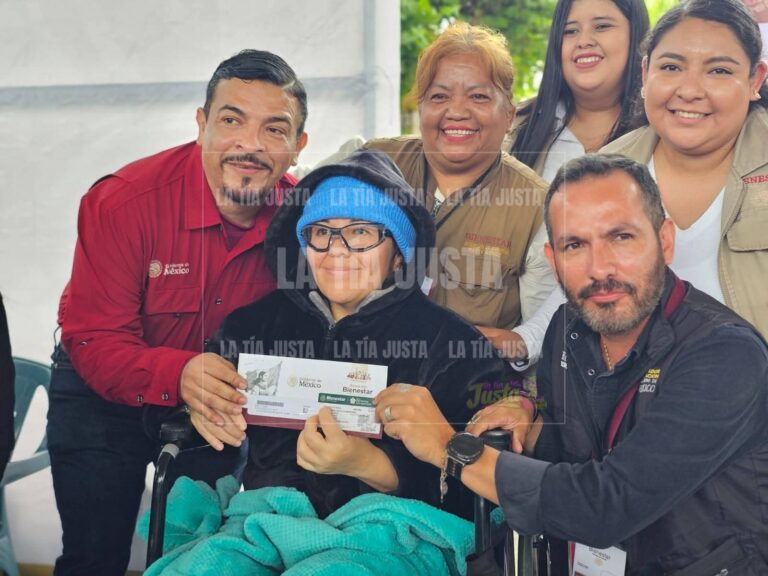 Entregan tarjetas de Bienestar a discapacitados